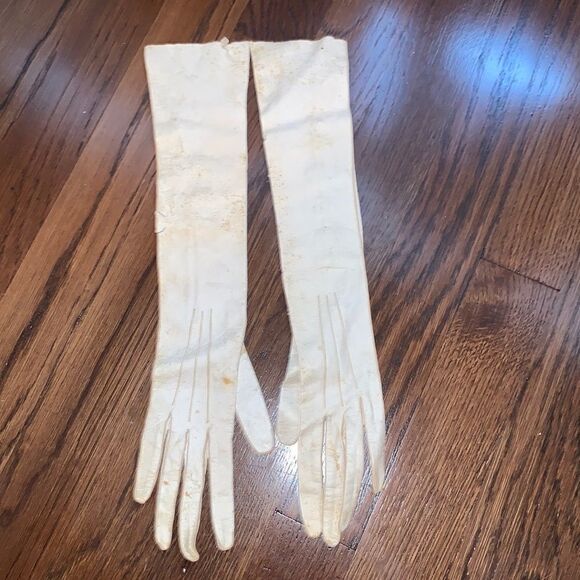 Antique Accessories - Antique early 1900s women’s leather button gloves